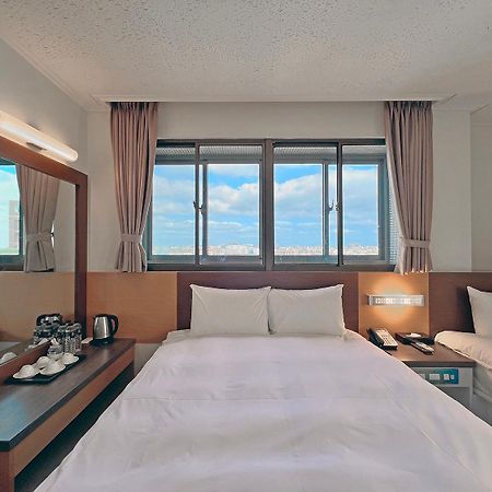 Foung Kou Hotel Манонг Екстериор снимка