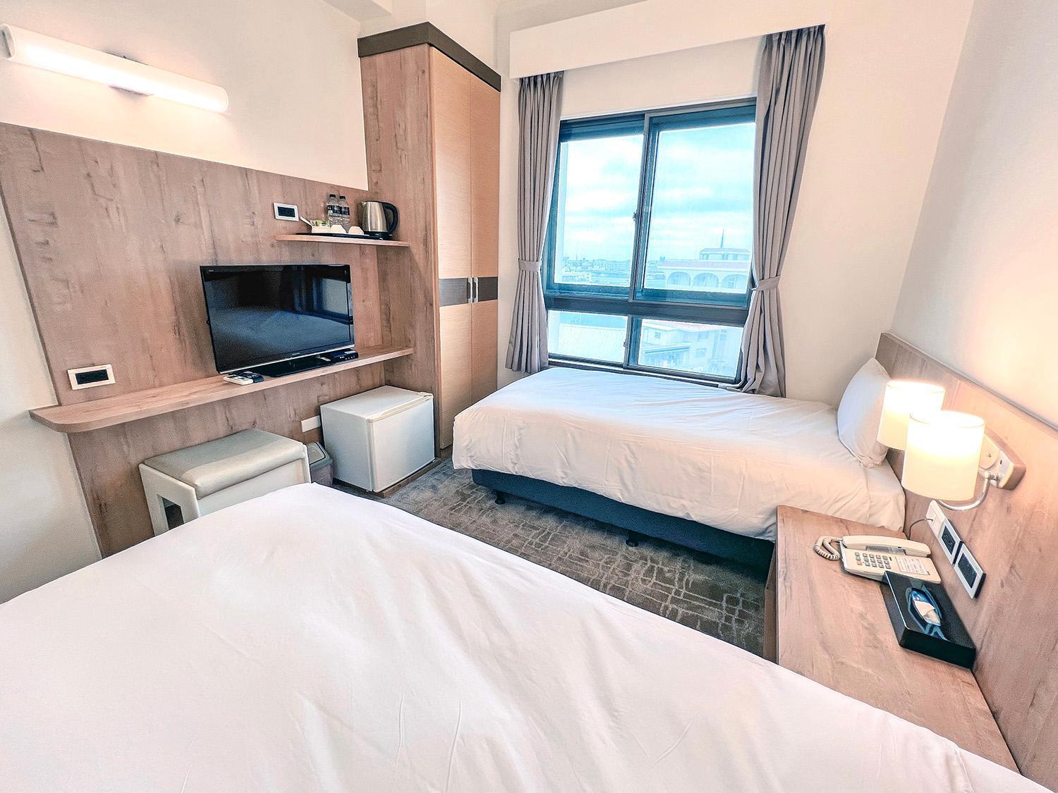 Foung Kou Hotel Манонг Екстериор снимка