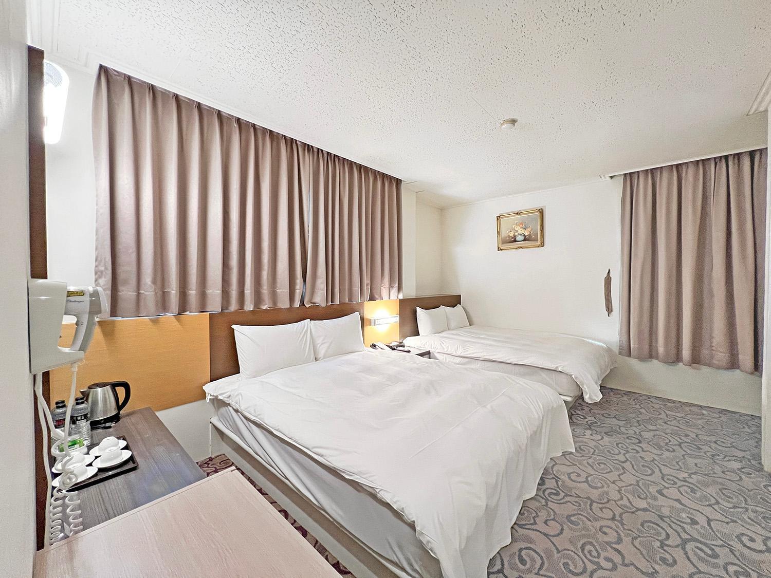 Foung Kou Hotel Манонг Екстериор снимка