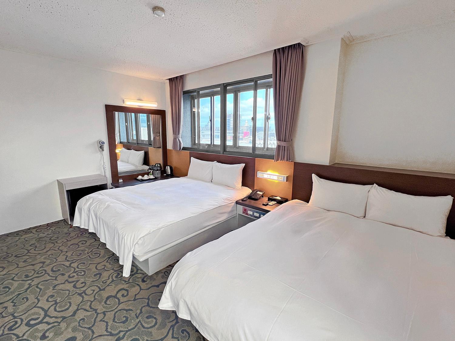 Foung Kou Hotel Манонг Екстериор снимка