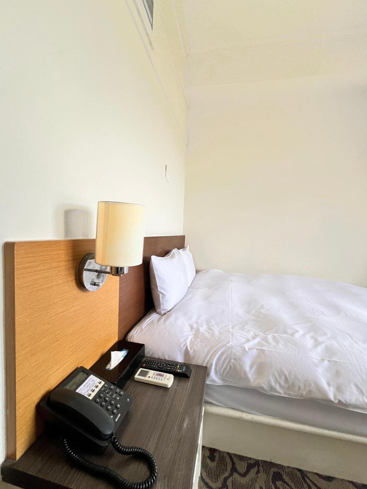 Foung Kou Hotel Манонг Екстериор снимка