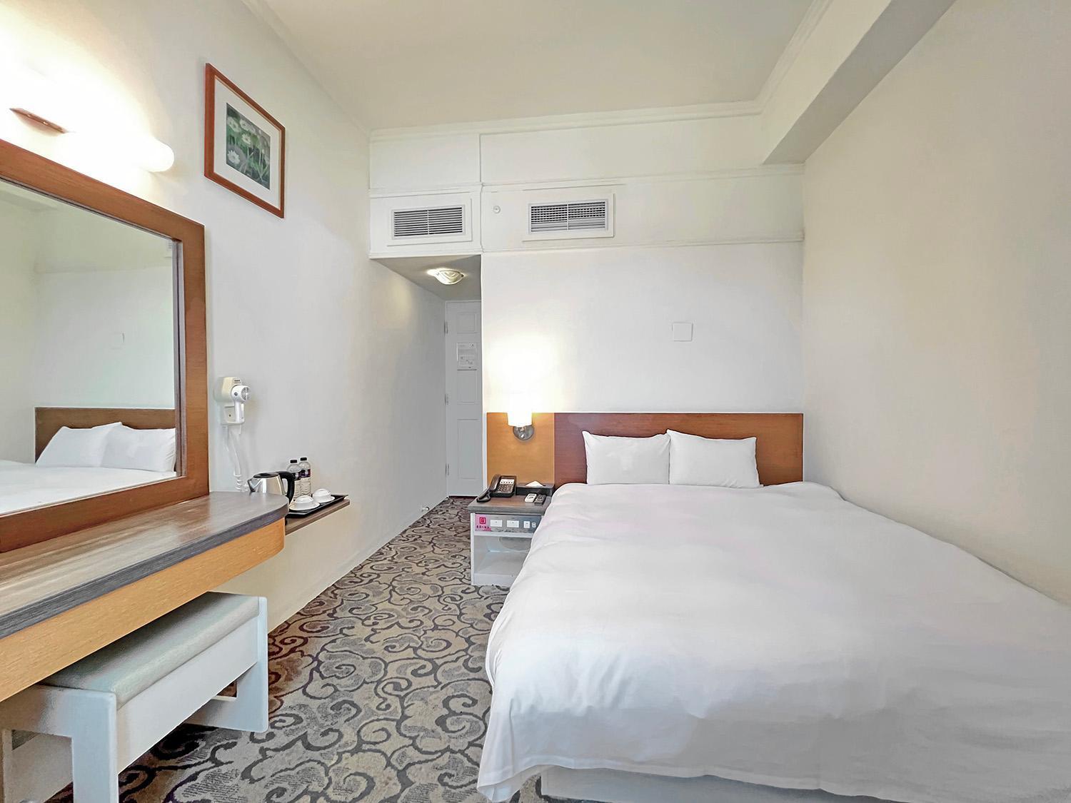 Foung Kou Hotel Манонг Екстериор снимка